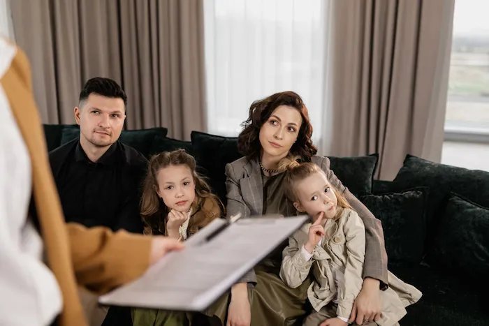 Aile danışmanlığı için aile içi iletişimi temsil eden görsel